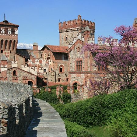 Castello Di Pavone Hotel Pavone Canavese Kültér fotó