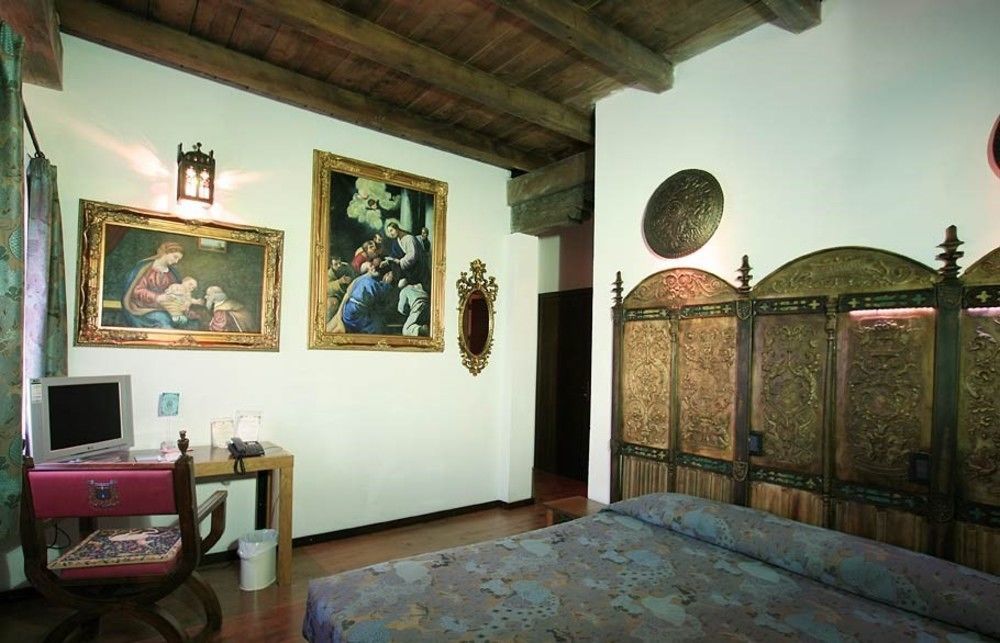 Castello Di Pavone Hotel Pavone Canavese Kültér fotó