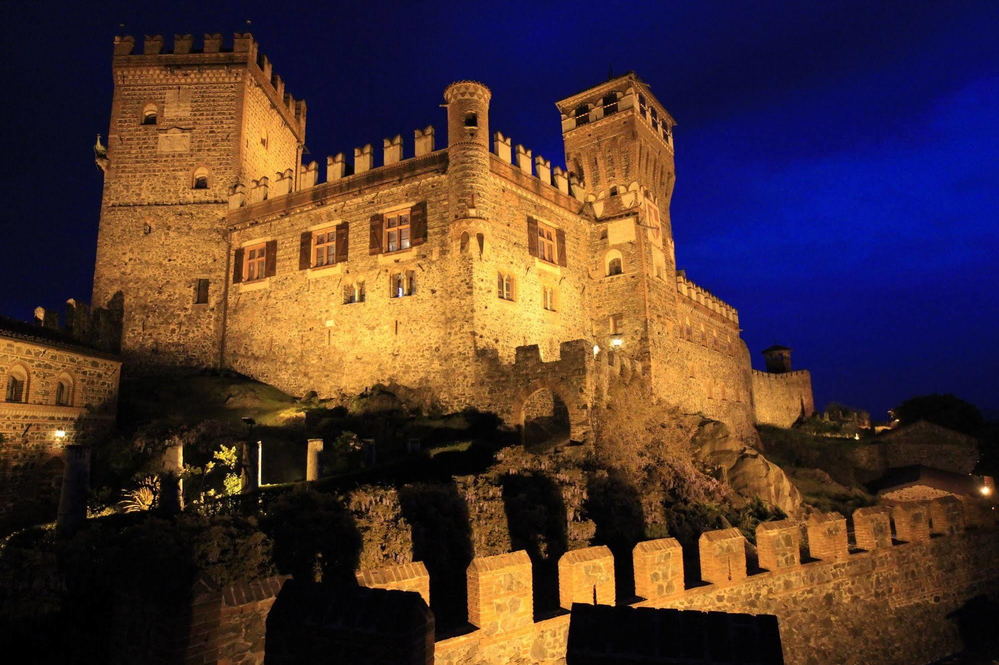 Castello Di Pavone Hotel Pavone Canavese Kültér fotó