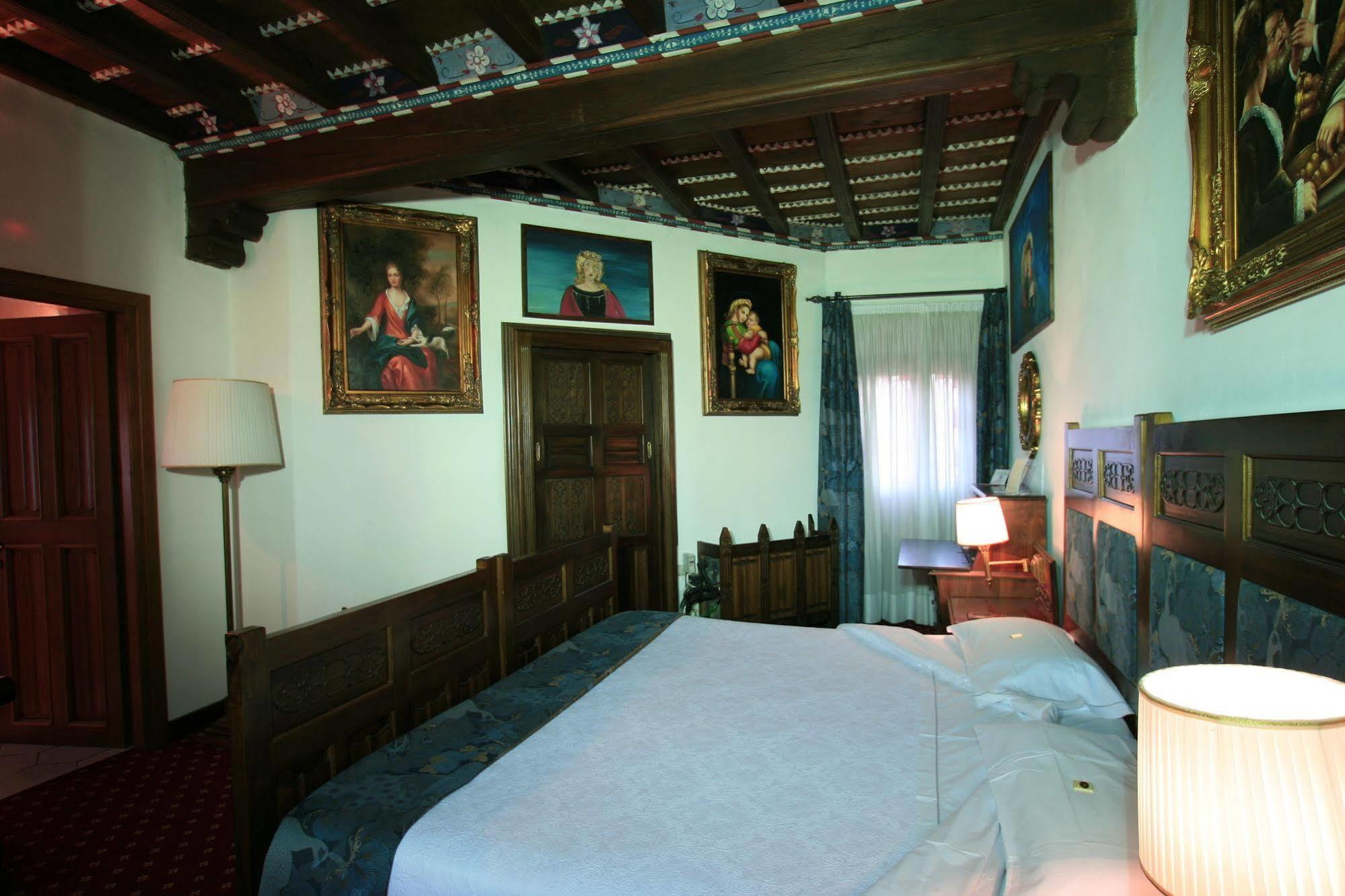 Castello Di Pavone Hotel Pavone Canavese Kültér fotó